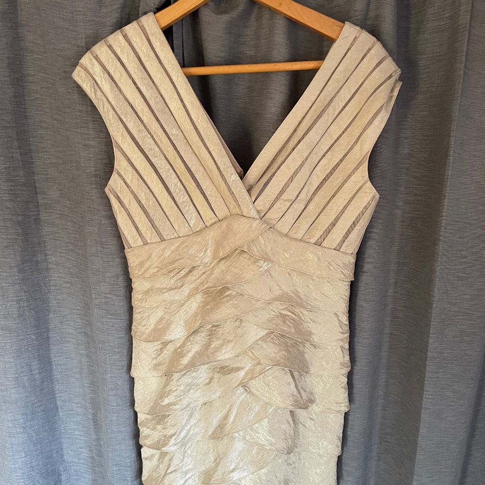 Gold Adrianna Pappel cocktail dress size 6